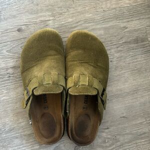 Cushionaire green clogs